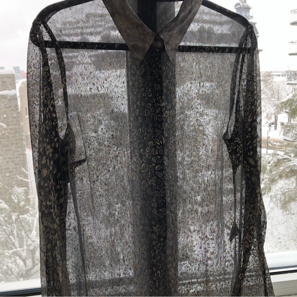 Gorgeous T Tahari sheer blouse with faux leather collar and cuffs. Sz L - Picture 3 of 9